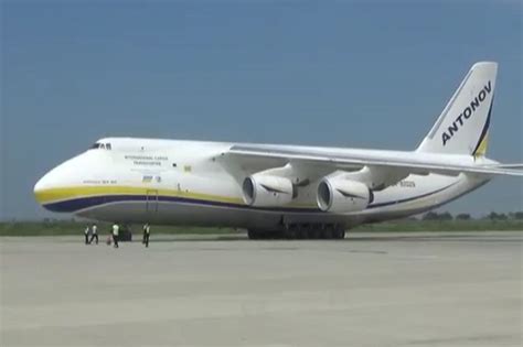 Antonov AN 124 100 Pesawat Kargo Terbesar Kedua Di Dunia Mendarat