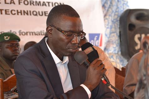 Nouveau gouvernement Le ministre de lEmploi Dame Diop accusé dun