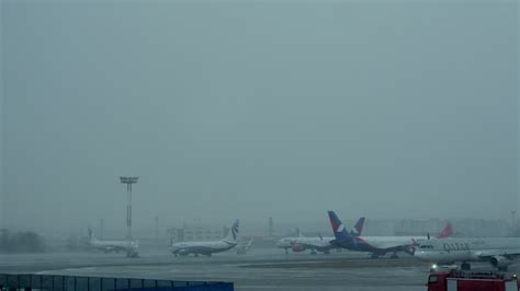 Timelapse of Domodedovo Airport on winter day, Moscow 28045701 Stock