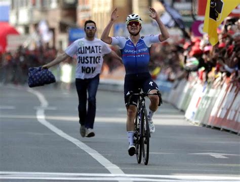 Giro Ditalia Evenepoel Vince La Cronometro Di Cesena E Torna In Rosa