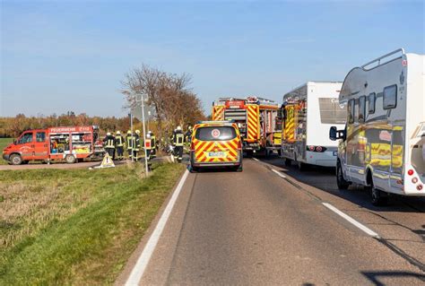 Update Fünf Verletzte bei Crash zwischen zwei PKW Skoda überschlägt sich