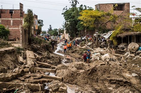 Perú busca reconstruirse tras inundaciones y escasez de agua potable