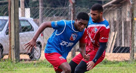 Renaux joga mata mata do Catarinense Série B neste sábado