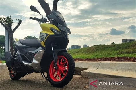 Aprilia SR GT 200 Skuter Berwajah Adventure Yang Cocok Buat Harian