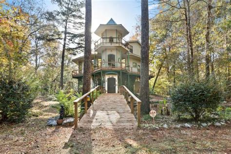 Louisiana River Paradise Treehouse Checks All the Boxes