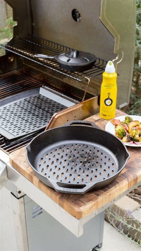 lodge lsmsk  cast iron smoker skillet black cast iron skillet