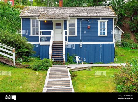 Wooden Panelling Exterior Grass Hi Res Stock Photography And Images Alamy