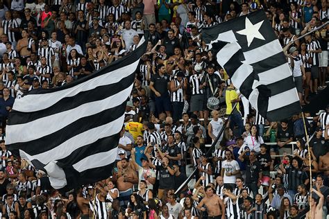 Botafogo confirmou notícia incrível sobre o Nilton Santos e torcida fez