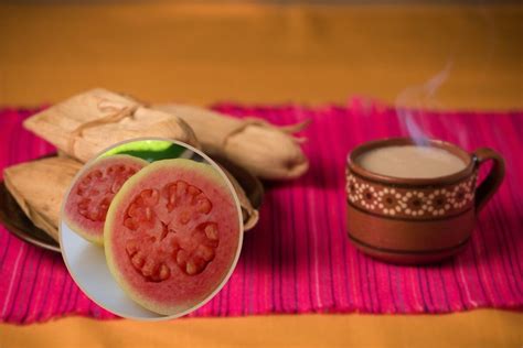 Día nublado Aprende a preparar un delicioso atole de guayaba y