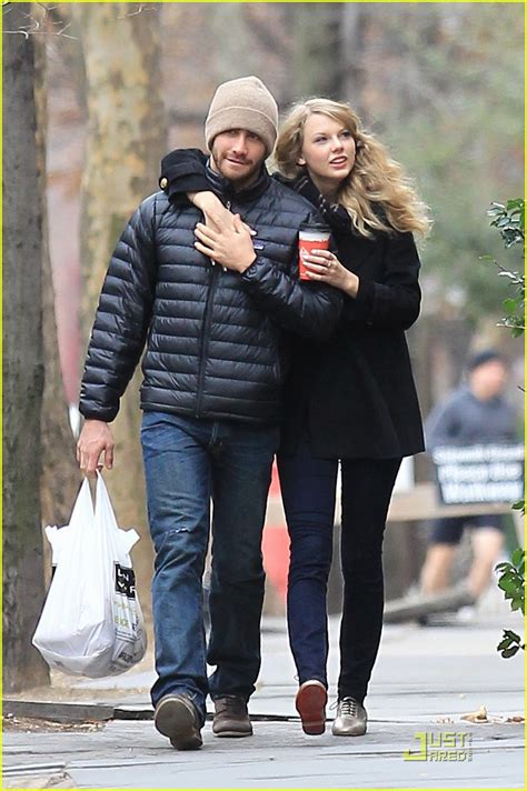 Jake Gyllenhaal & Taylor Swift: More Thanksgiving Pics!: Photo 2502028 ...