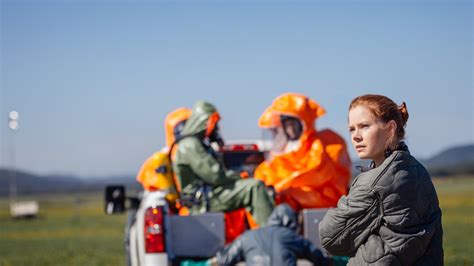 Amy Adams' Arrival Complicates Morality and Motherhood in a Way We've ...