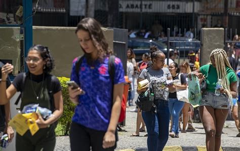 Pode Usar Acessorios No Enem - Qual roupa usar no Enem? Pode usar brinco? Veja o que pode ou não vestir