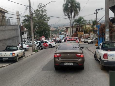 Moradores Ateiam Fogo Em Pneus E Fecham Avenida No Pimentas Guarulhos