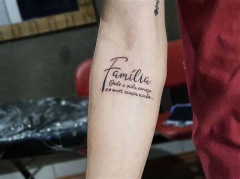 31 Tatuagens a palavra Família para você se inspirar Página 6 de