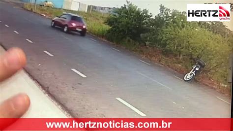 Motorista Bate Em Moto Estacionada E Fogo Youtube