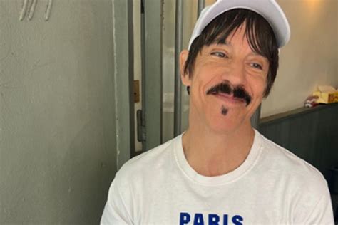 Anthony Kiedis Vokalis Red Hot Chili Peppers Liburan Di Pulau Mentawai