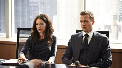 Suits Star Abigail Spencer Talks Show S Resurgence And The Cast Text Chain Exclusive