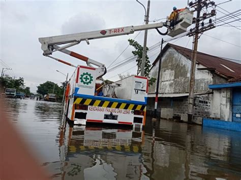 Kisah Pasukan Khusus Penjaga Terang Di Tengah Banjir Semarang