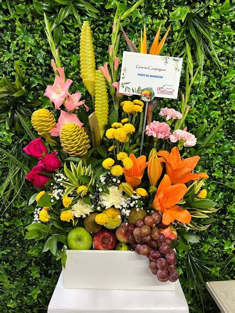 Arreglo Tropical En Caja Florister A Motivos C Cuta