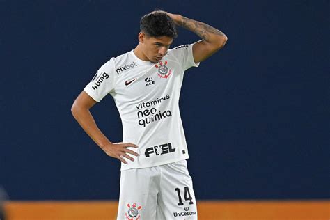 Lateral Do Corinthians Explica Que Origem Do Apelido Bidu Surgiu