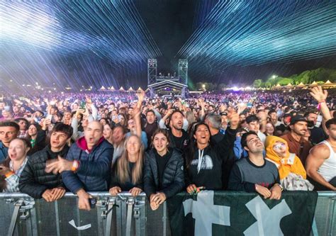 Martin Garrix Desmelena Santiago Y Robbie Williams Encandila Al P Blico