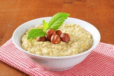 Oatmeal and Acid Reflux | livestrong