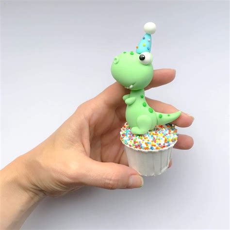 Pin Van Jelena Bratovi Stankovi Op Dinosaur Taart Idee N Fondant