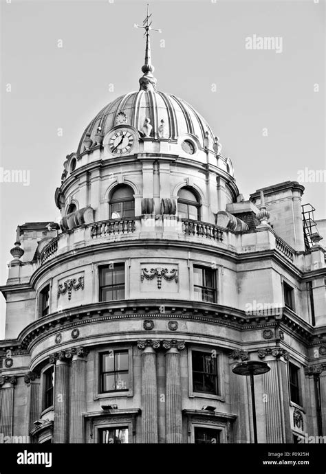 Typical Victorian architecture seen in London, England Stock Photo - Alamy