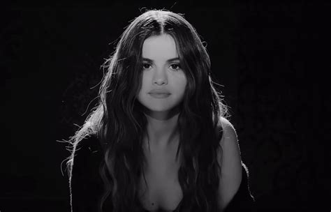 Selena Gomez Diz Se Envergonhar De Capa Sexualizada De álbum Viver