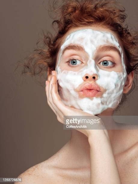 Face Mask Vs No Mask Imagens E Fotografias De Stock Getty Images