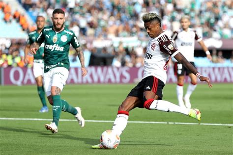 Palmeiras Oferece 4 Anos De Contrato Para Bruno Henrique Do Flamengo