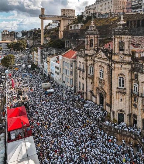 Tradicional Lavagem do Bonfim reúne multidão em Salvador Veja fotos