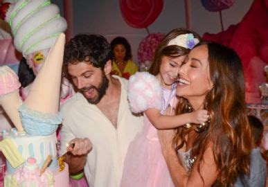 Ao Lado De Duda Nagle Sabrina Sato Celebra Cinco Anos Da Filha