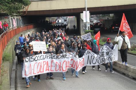 Il Corteo Del Movimento Di Lotta Per La Casa Ricorda Samb Modou E Diop