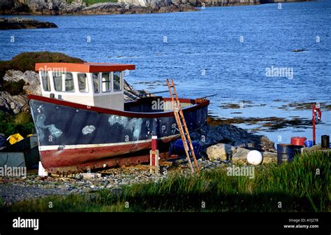 Renovating A Traditional Fishing Boat Stock Photo Alamy