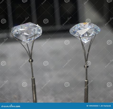 Natural Diamonds In The Metal Holder Stock Photo Image Of Reflection