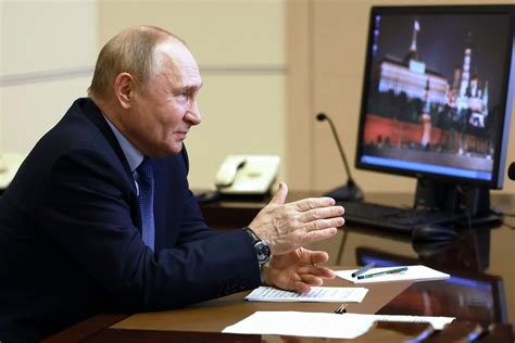 A 'Russia Hoax' or Russian Hopes? How Putin’s Troll Farms are Boosting ...