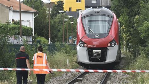 Toulouse Une Jeune Femme Se Jette Sous Un Train La Ligne Toulouse