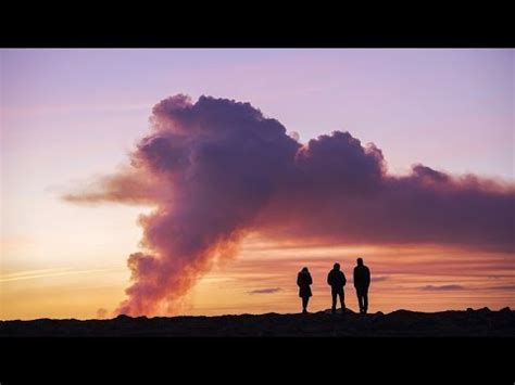 Islanda La Lava Del Vulcano Inghiotte Le Case A Grindavik YouTube