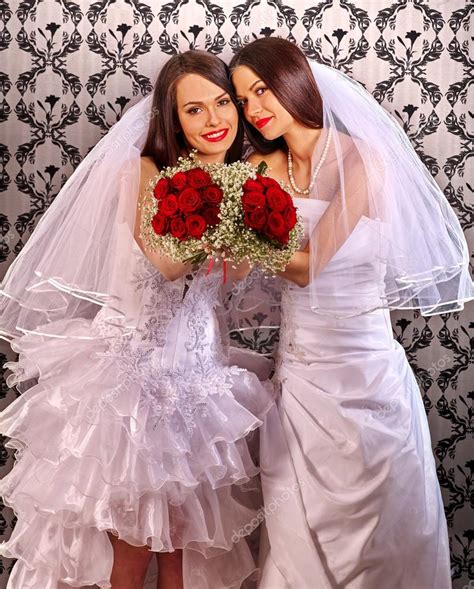 Boda Lesbianas Chica En Vestido De Novia Fotografía De Stock