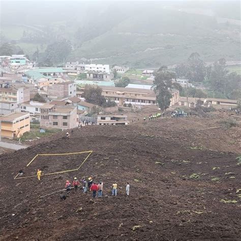 Deslizamiento De Tierra En Alausí Sepulta Algunas Casas