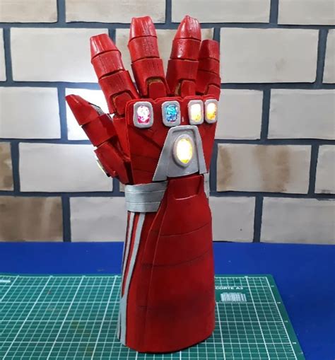 Como Fazer A Manopla Do Homem De Ferro Diy Vingadores Ultimato