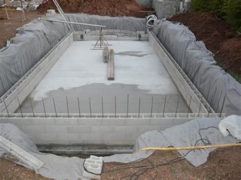 La construction de piscine en agglo ou maçonnerie Leaderpool