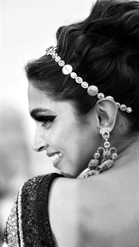 Nude Colour Lipstick Lip Colour Nude Color Dramatic Winged Eyeliner