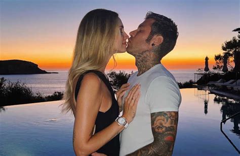 Fedez Compie Gli Anni Chiara Sceglie Un Regalo Super Caldo