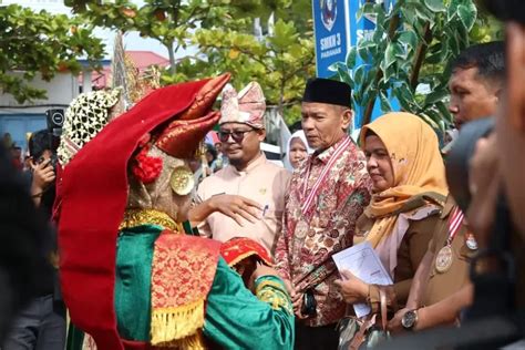 Staf Ahli Wali Kota Pariaman Hadiri Wisuda Taruna Taruni Smkn