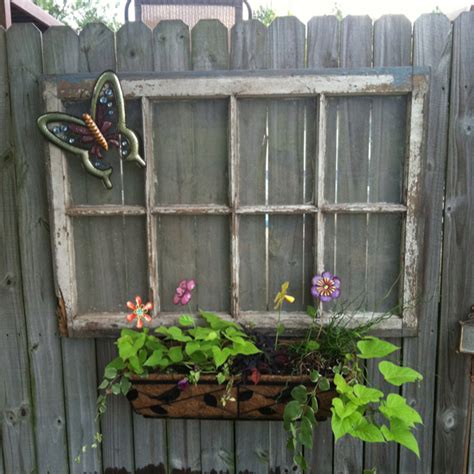 Garden Fence Decor Ideas To Bring Whimsy To The Dull Planks - Page 2 of 2