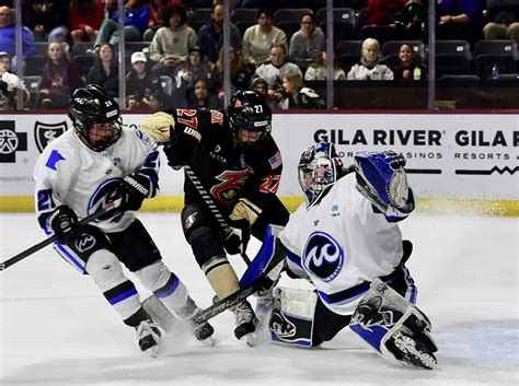 Toronto Six Beat Minnesota Whitecaps 4 3 In Overtime To Win Phf Isobel Cup The Globe And Mail