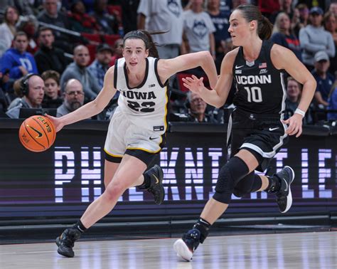 Predicting The Final Score Of Iowa Vs Uconn Final Four Game The Spun