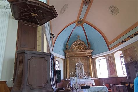 Rencontre avec les anges gardiens de la petite église de Cobrieux